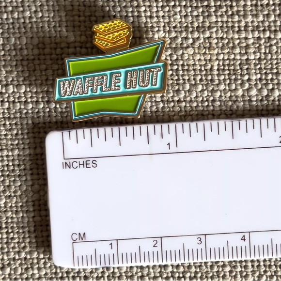 Brand New Fargo Waffle Hut SDCC 2015 Pins Promo San Diego Comic Con FX Networks - Picture 7 of 7